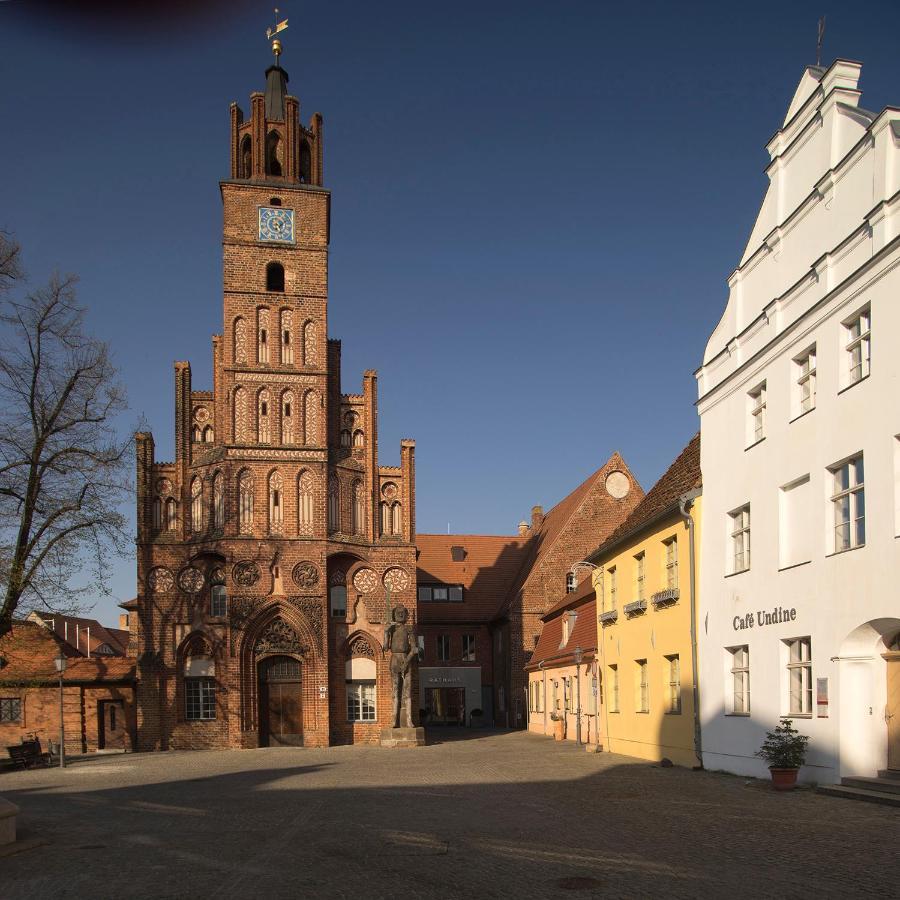 Karino Helles Apartment Ueber Den Havel-Gaerten Auf Der Dominsel Brandenburg  Dış mekan fotoğraf